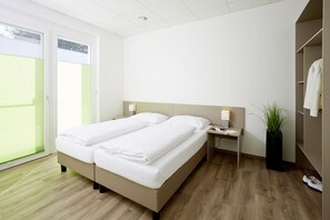 1 bedroom, premium bedding, desk, free WiFi