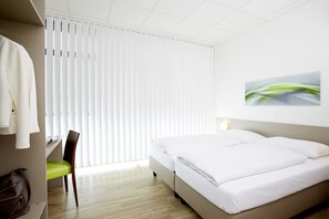 Literie de qualité supérieure, bureau, Wi-Fi gratuit, draps fournis