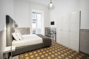 豪華雙人或雙床房 | 房內夾萬、書桌、免費 Wi-Fi、床單