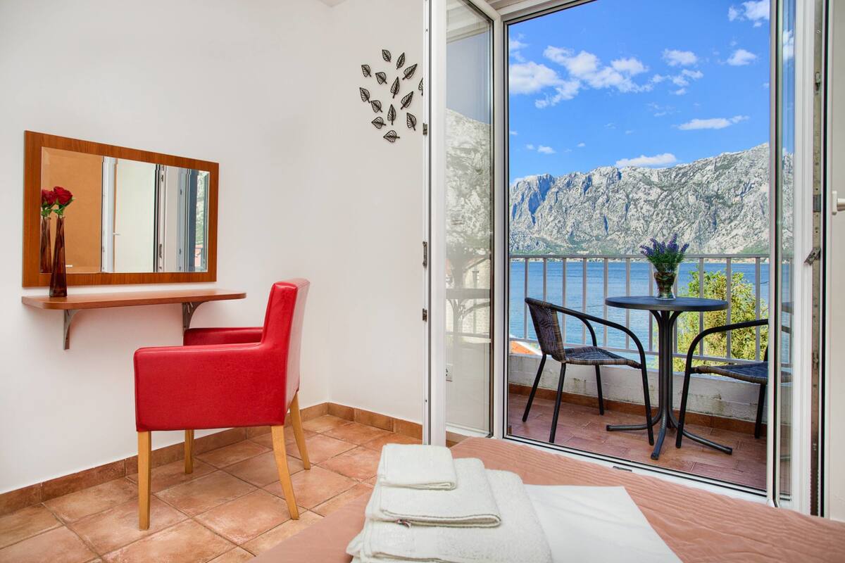Apartment, 1 Schlafzimmer, Meerblick | Schreibtisch, Bügeleisen/Bügelbrett, kostenloses WLAN, Bettwäsche