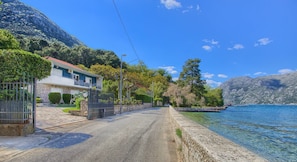 Ferienhaus, 4 Schlafzimmer, 2 Bäder, Meerblick | Schreibtisch, Bügeleisen/Bügelbrett, kostenloses WLAN, Bettwäsche