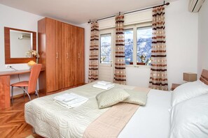 House, 4 Bedrooms, 2 Bathrooms, Sea View | Desk, iron/ironing board, free WiFi, bed sheets - Apartments Ivanovic (Kotor)