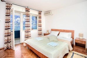House, 4 Bedrooms, 2 Bathrooms, Sea View