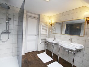 Bathroom - Renovated house in private park near Mont St-Michel (Bacilly)
