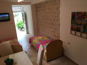 Studio, Terrasse, Meerblick | Schreibtisch, Bügeleisen/Bügelbrett, kostenloses WLAN, Bettwäsche