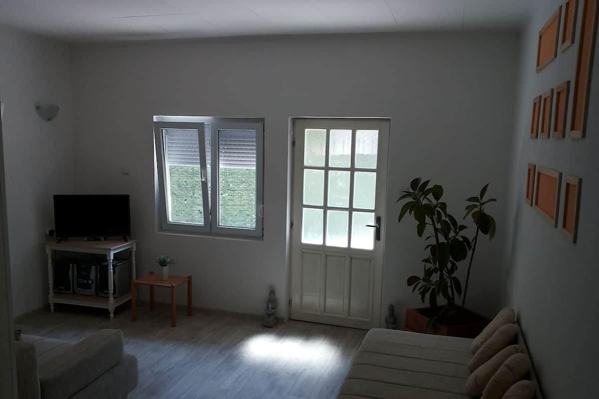 Estudio Confort, vista al mar | Escritorio, tabla de planchar con plancha, wifi gratis y ropa de cama