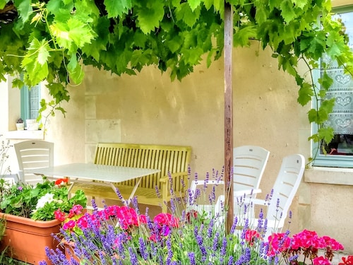Gîte L'Orée du Bois: Rural Charm & Pets Allowed