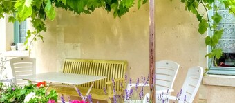 Gîte L'Orée du Bois: Rural Charm & Pets Allowed