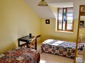 3 bedrooms, free WiFi - Charming house in Touraine with garden and WIFI (Chaveignes)