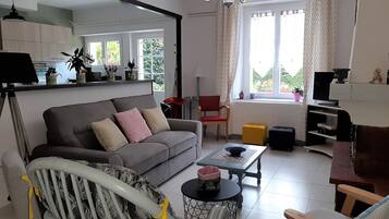 Flatscreentelevisie en een dvd-speler