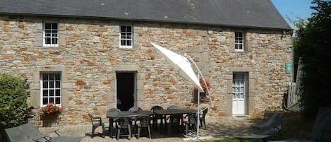 تناول الطعام بالخارج