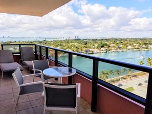 Outdoor dining - Corner 2.5 Br w/ Balcony and Bay-City Views - 1620 (Miami Beach)
