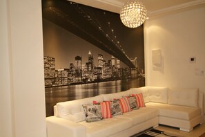 Departamento básico | Sala de estar | Televisión de plasma 