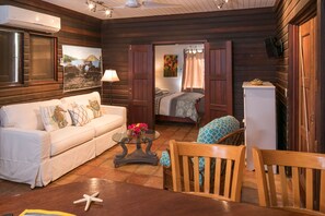 Fernseher, Bücher, Stereoanlage