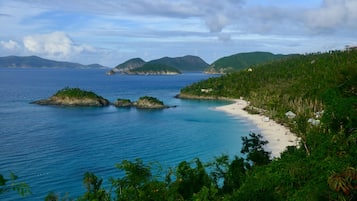 Beach nearby, sun-loungers, beach towels