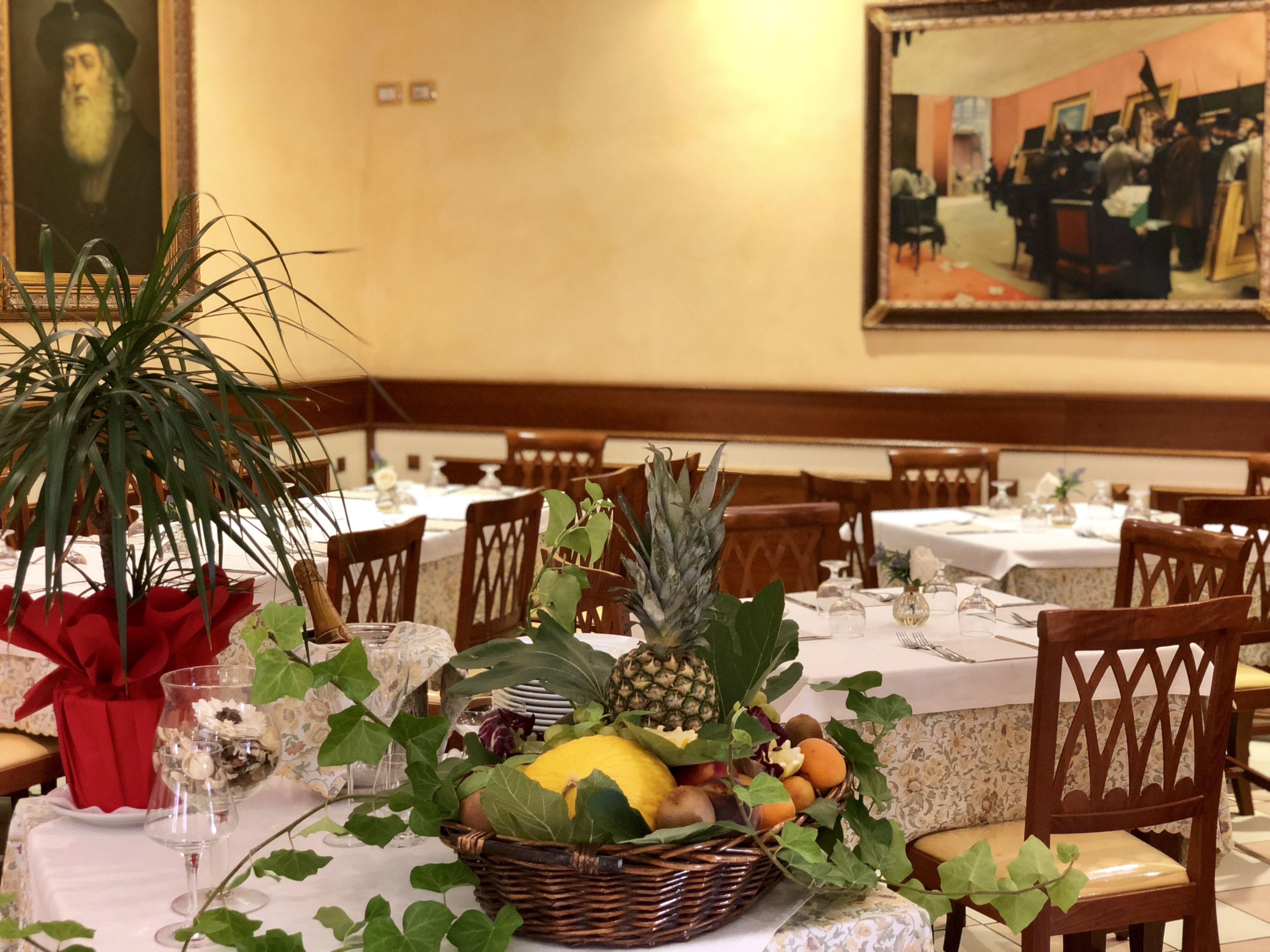 lunch and dinner served, italian cuisine