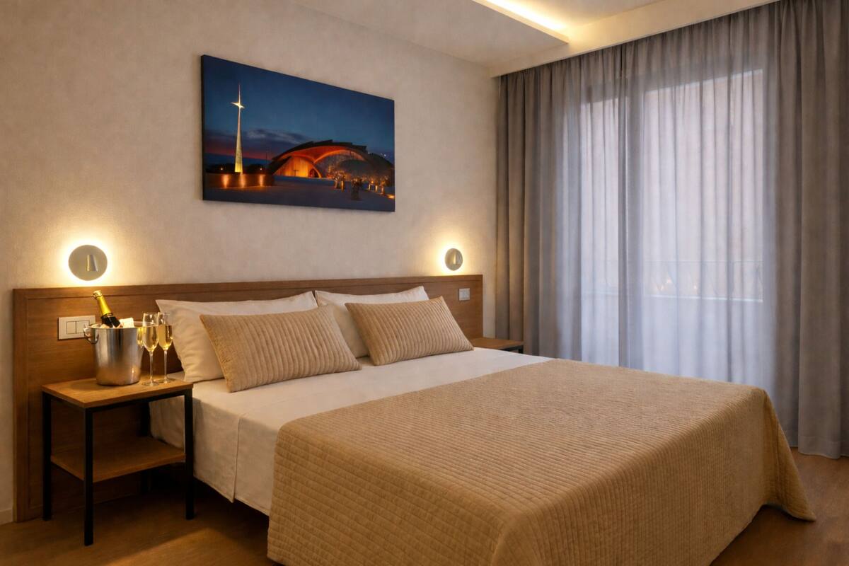 Minibar, bureau, rideaux occultants, lits bébé (en supplément)