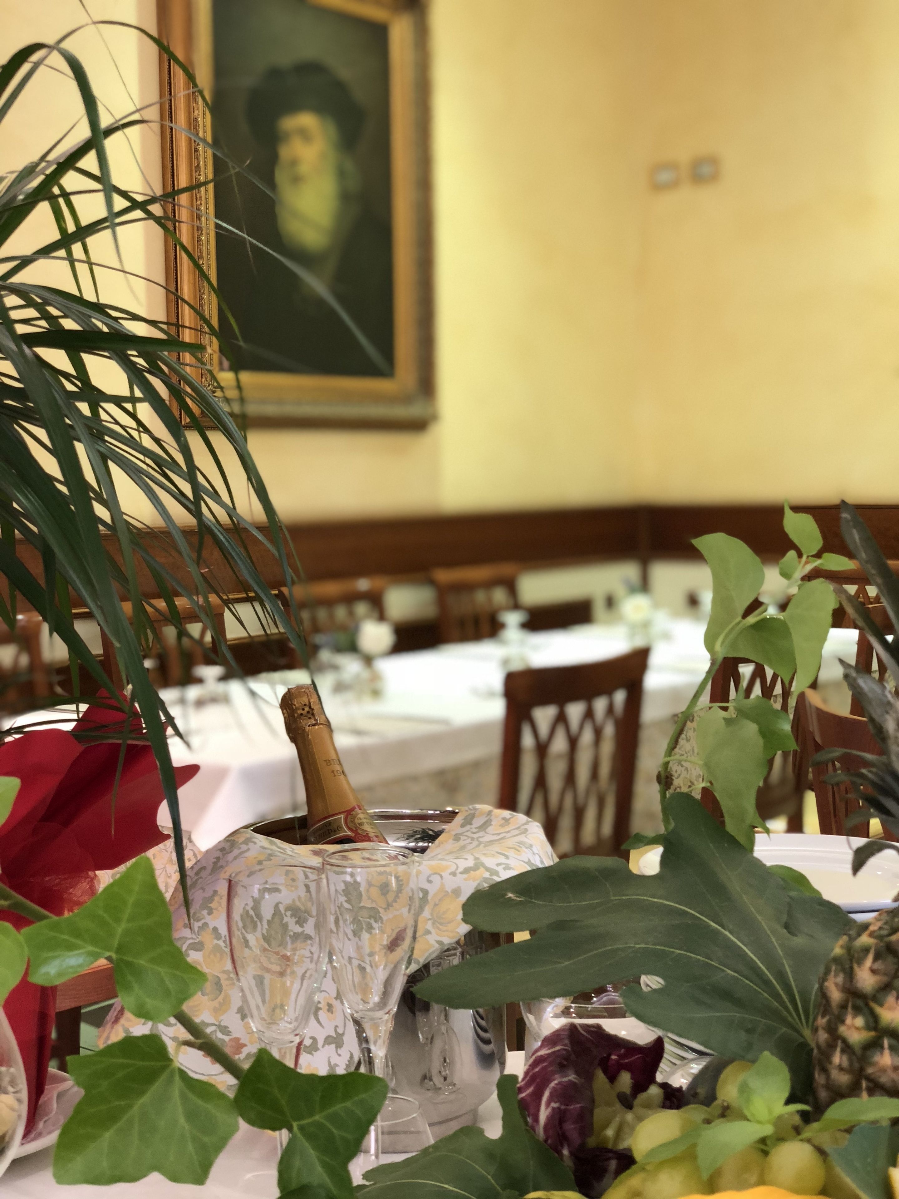 Lunch and dinner served, Italian cuisine