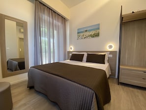 Double Room Single Use | Minibar, desk, blackout drapes, cribs/infant beds - Hotel Sollievo (San Giovanni Rotondo)