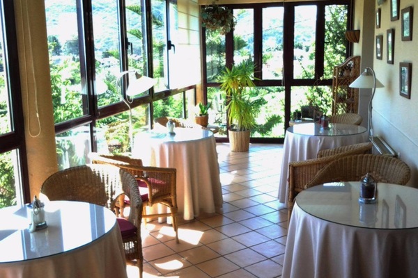 Desayuno continental diario (EUR 6 por persona)