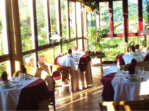 Daily continental breakfast for a fee - Hotel Foronda (Ribadesella)