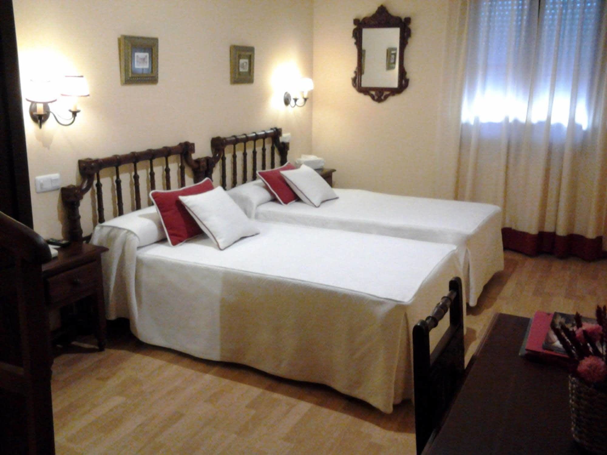 Twin kamer | Verduisterende gordijnen, beddengoed