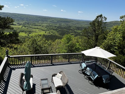 Petit Jean Cliffside Retreat