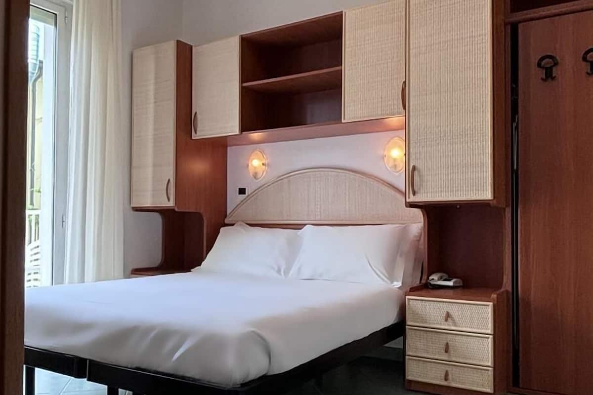 Standard Triple Room | Peti besi dalam bilik, Wi-fi percuma, cadar katil
