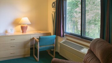 Sistema de insonorización y tabla de planchar con plancha 