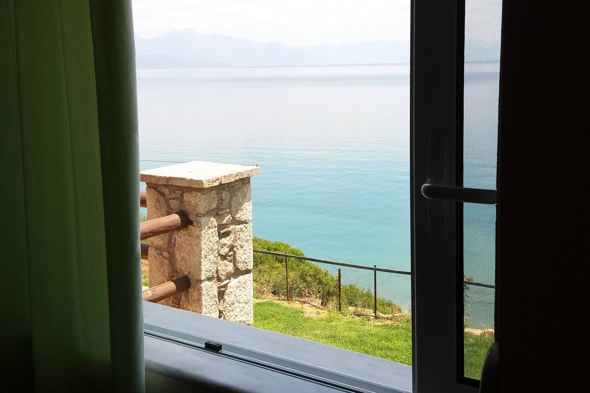 Casa, vista spiaggia, fronte oceano | 1 camera, una cassaforte in camera, insonorizzazione, Wi-Fi gratuito