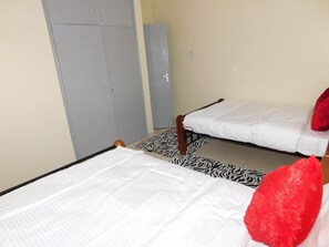 3 bedrooms, premium bedding, free WiFi