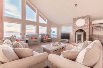 Top O' the Dune · Luxury Oceanfront, Huge home & views, game room