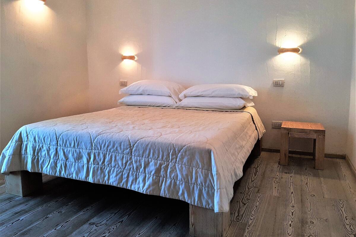 In-room safe, desk, soundproofing, iron/ironing board (on request)