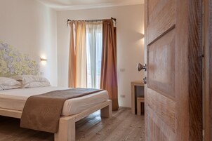 In-room safe, desk, soundproofing, iron/ironing board