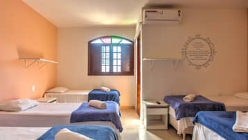 Minibar, tabla de planchar con plancha, wifi gratis y ropa de cama