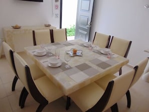 Family Condo, 3 Bedrooms | In-room dining