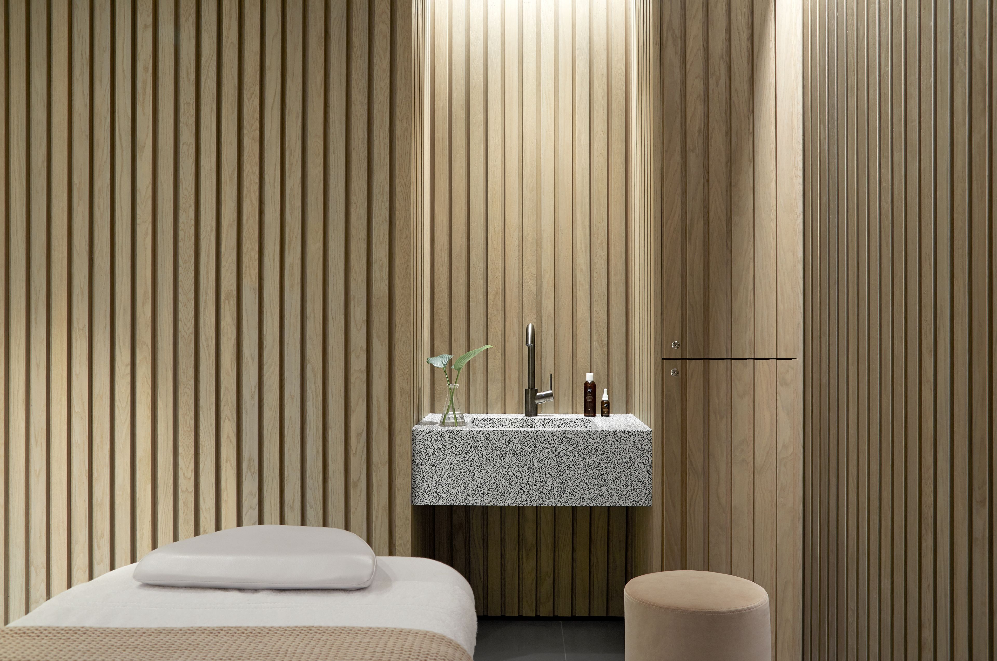 カップル用トリートメントルーム、スチームサウナ、マッサージ