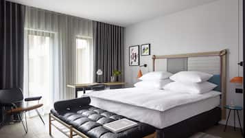 Deluxe Double Room, 1 King Bed, Ensuite | 1 bedroom, in-room safe, desk, soundproofing