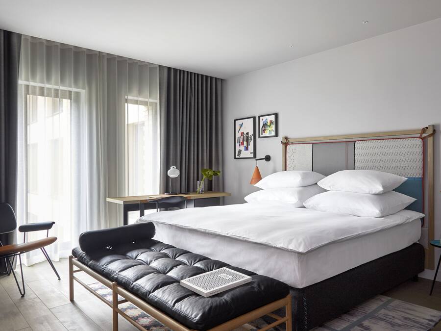 Deluxe Double Room, 1 King Bed, Ensuite | Hypo-allergenic bedding, down comforters, in-room safe, desk