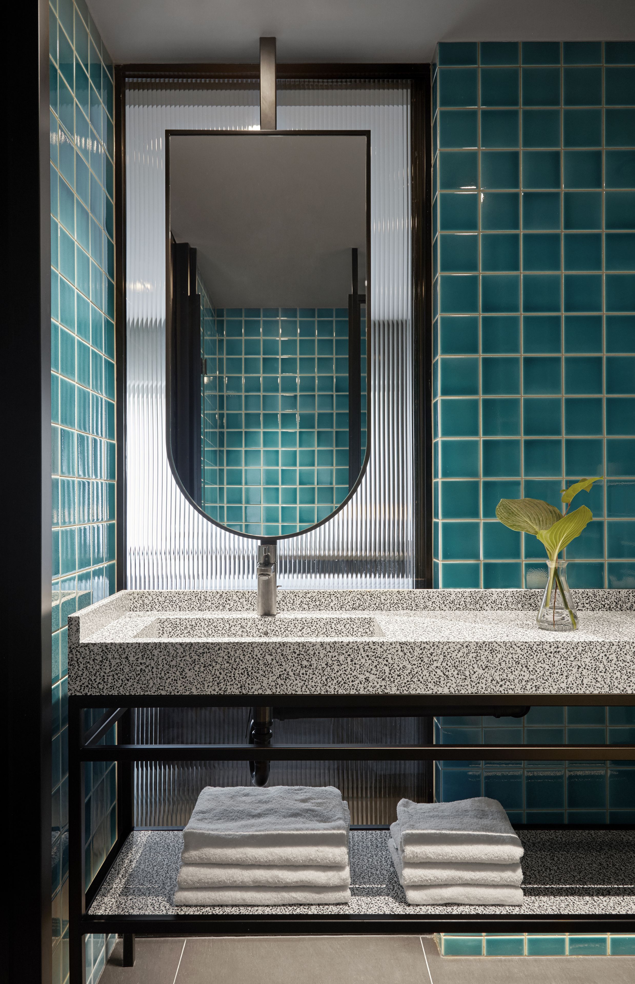 deluxe double room, 1 king bed, ensuite | 1 bedroom, in-room safe, desk, soundproofing