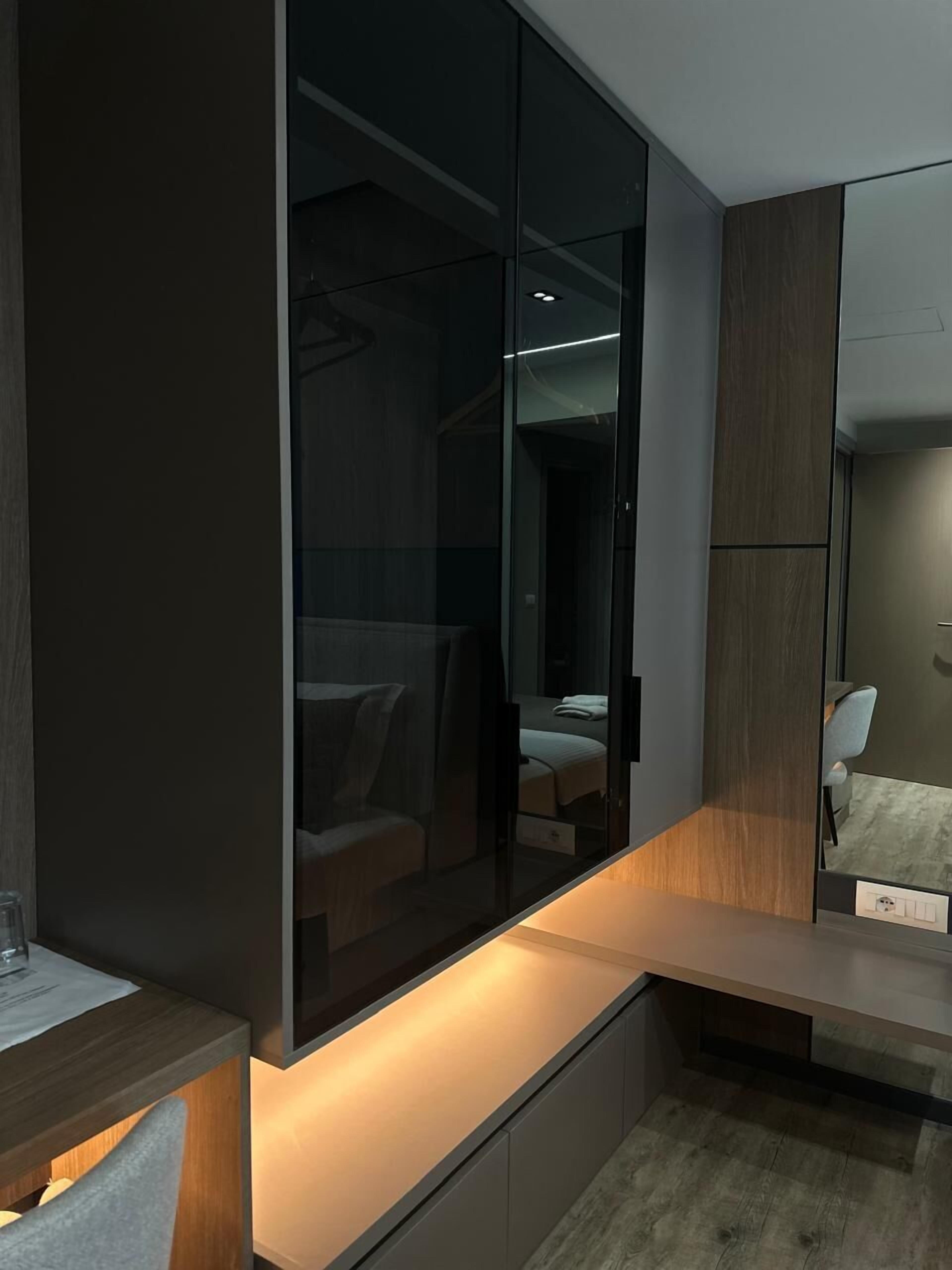 Ropa de cama de alta calidad y minibar 