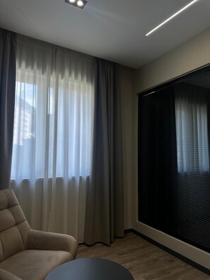 Premium bedding, minibar, in-room safe, desk - Hotel Liss (Lezhe)