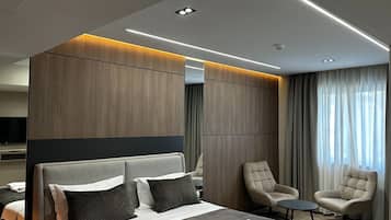 Double Room | Premium bedding, minibar, in-room safe, desk