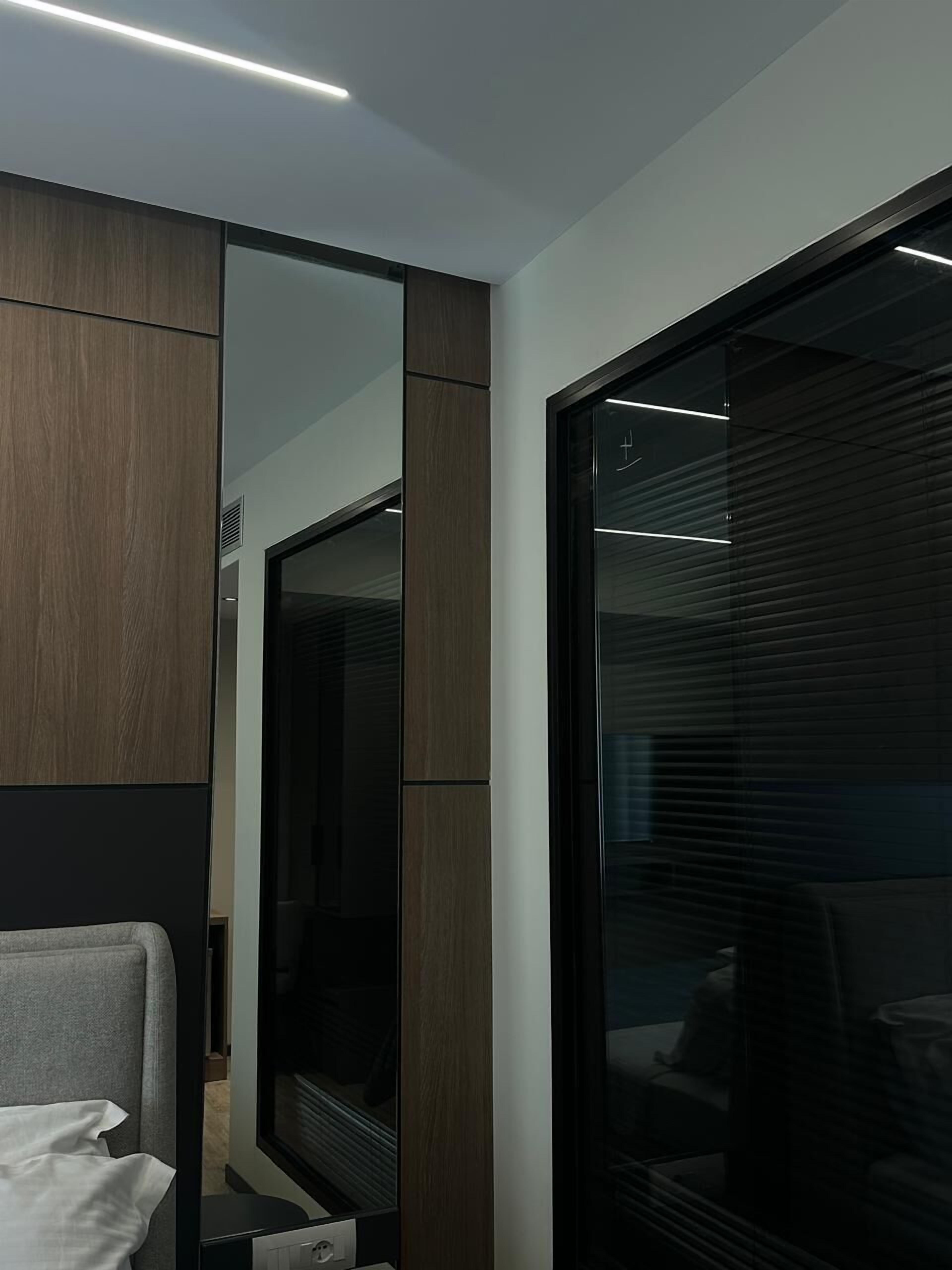 Ropa de cama de alta calidad, minibar, caja fuerte y escritorio