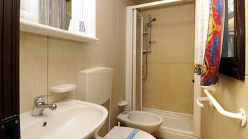 Mobile Unterkunft | Badezimmer | Dusche, Bidet, Handtücher