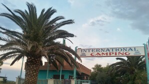 Pintu masuk properti
