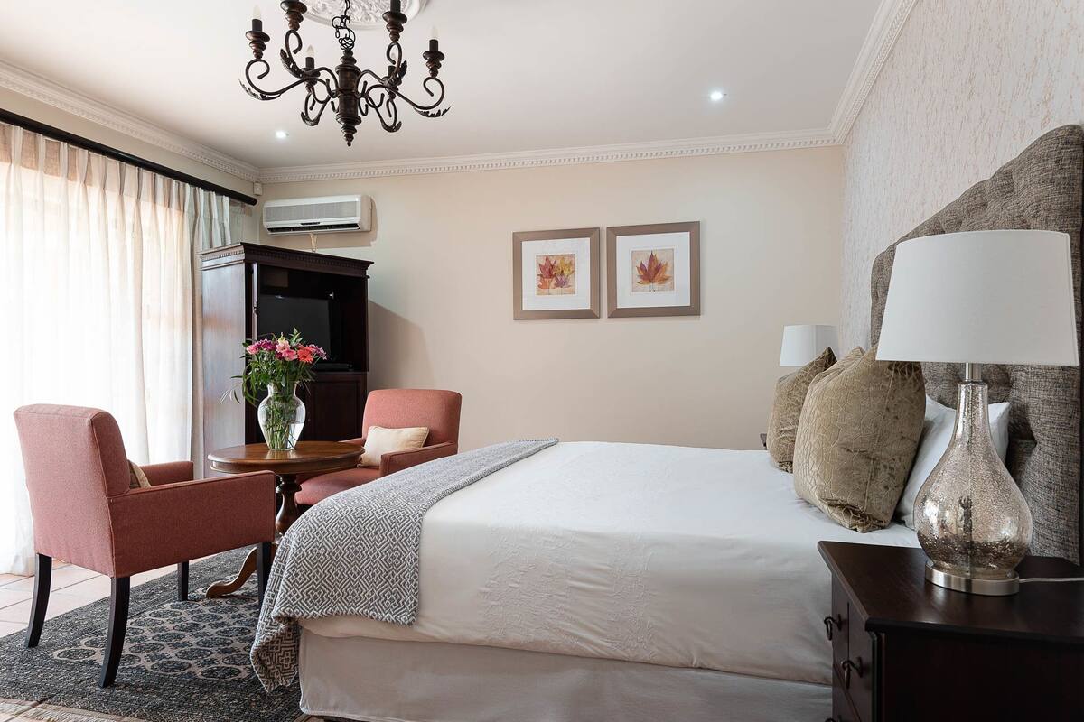 1 chambre, minibar, coffres-forts dans les chambres, bureau