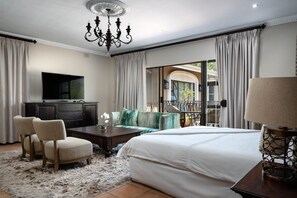 1 chambre, minibar, coffres-forts dans les chambres, bureau