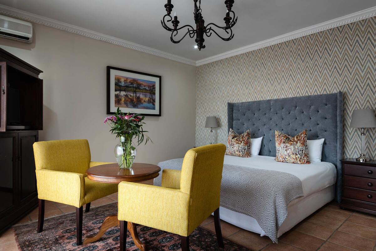1 chambre, minibar, coffres-forts dans les chambres, bureau