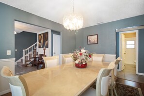 Executive Villa, 4 Bedrooms | Dining room